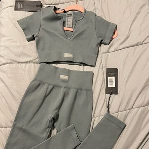 BNWT Bo+tee set